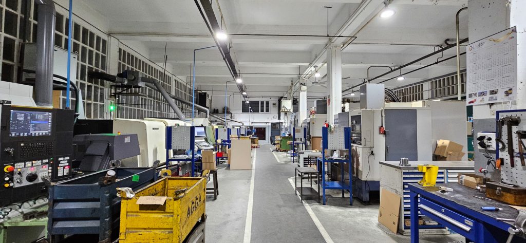 Iluminación de talleres mecánicos Agga con lámparas LED